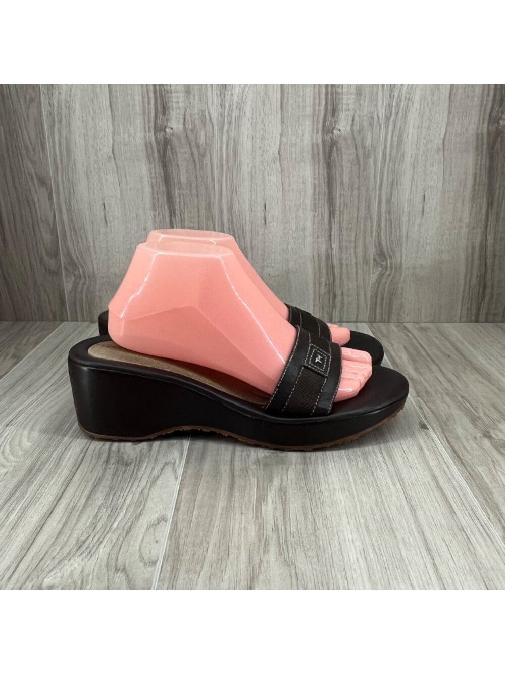 Tommy Hilfiger Wedge Sandals Womens 9.5M Brown Leather Slip On Vintage Shoes